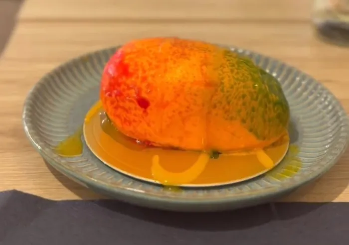 Postre trampantojo con forma de mango